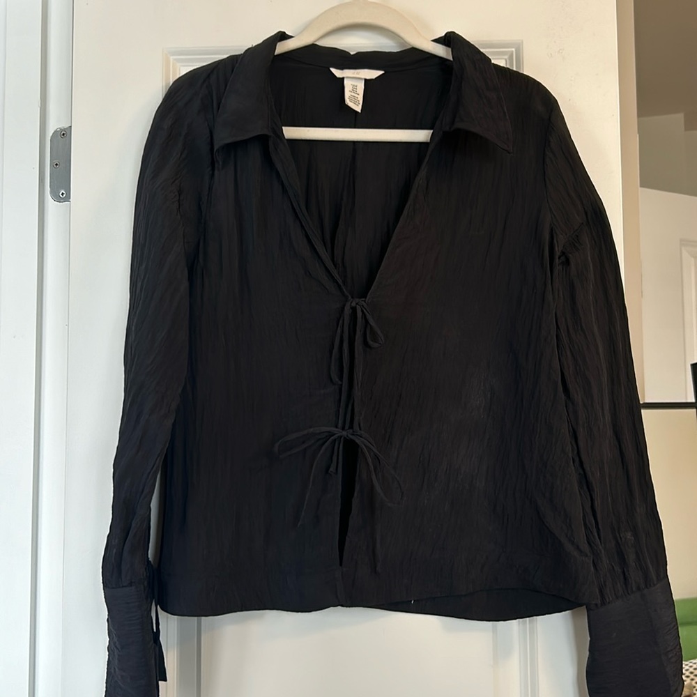 H&M Black Tie-Front Long Sleeve Blouse
